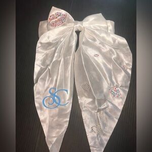 Rainbow Sabrina carpenter bow